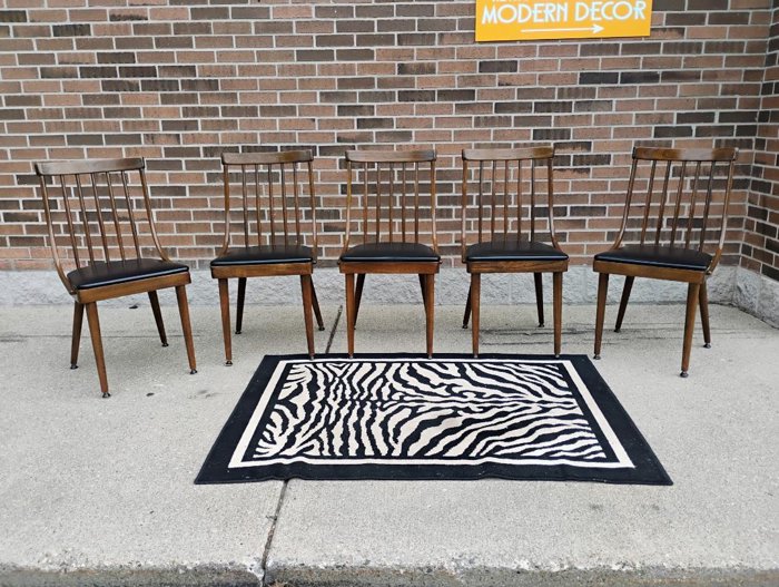 Set Of 5 Peabody Style Spindle Chairs