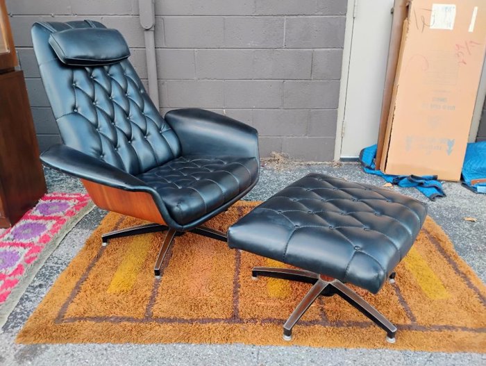 Iconic George Mulhauser For Plycraft Mr Chair and Ottoman