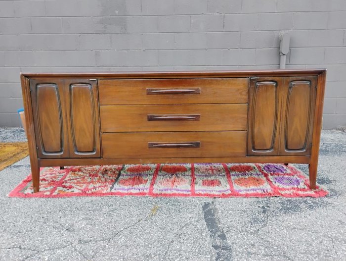 Broyhill Emphasis Credenza Sideboard Dresser