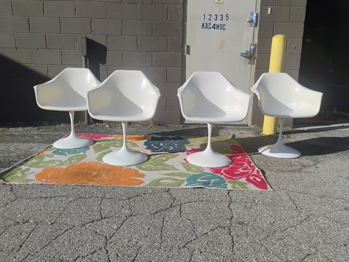 Set of 4 Knoll STYLE Swivel Tulip Fiberglass Chairs by Fiberform